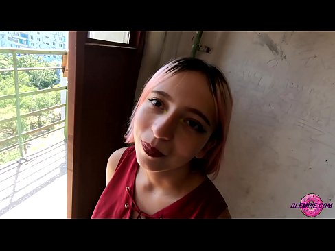 ❤️ Studint Sensual sûget in frjemdling yn 'e bûtenwrâld - Cum op syn gesicht ❌ Porno by wy ﹏